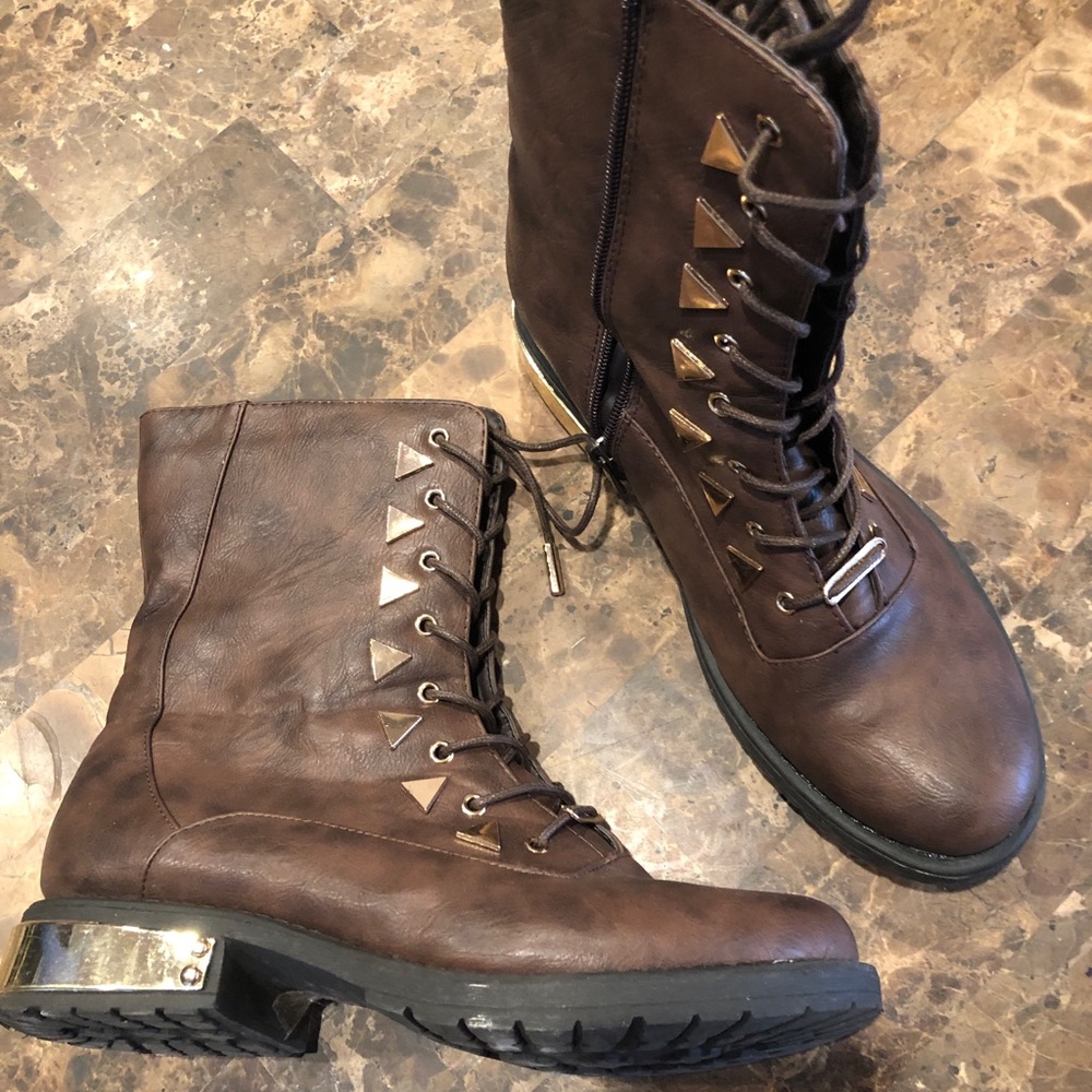 Combat boots